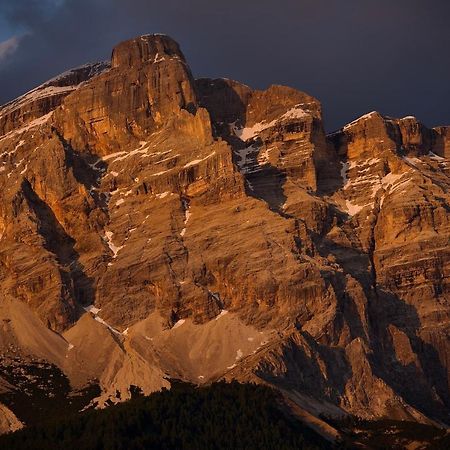 Отель Ciasa Montanara Ла Вилла Экстерьер фото